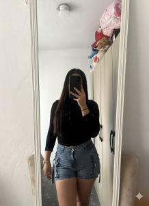 663114961: Chica busca chico en Barcelona