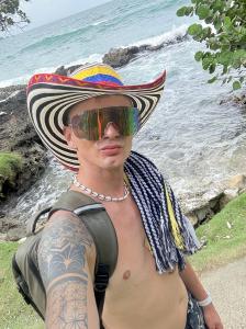 613897639: Chico busca chica en Barcelona