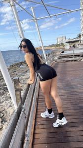 664553170: Chica busca chico en Barcelona