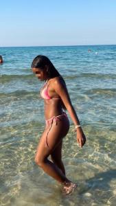 610933944: Chica busca chico en Gerona