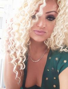 697393245: Chica busca chico en Valencia