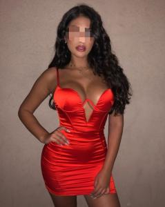 677469576: Chica busca chico en Ibiza
