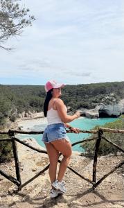 655277087: Chica busca chico en Menorca