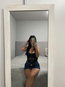614860995: Chica busca chico en Lérida