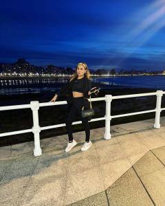 613734482: Chica busca chico en Madrid