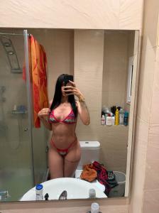 664585658: Chica busca chico en Barcelona