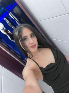645578117: Chica busca chico en Barcelona