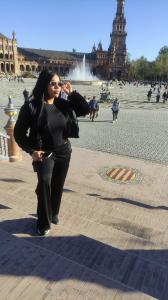 697901179: Chica busca chico en Barcelona