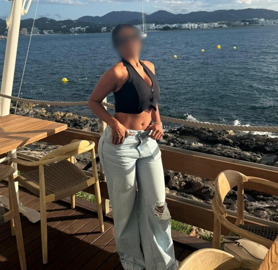 673457861: Chica busca chico en Ibiza
