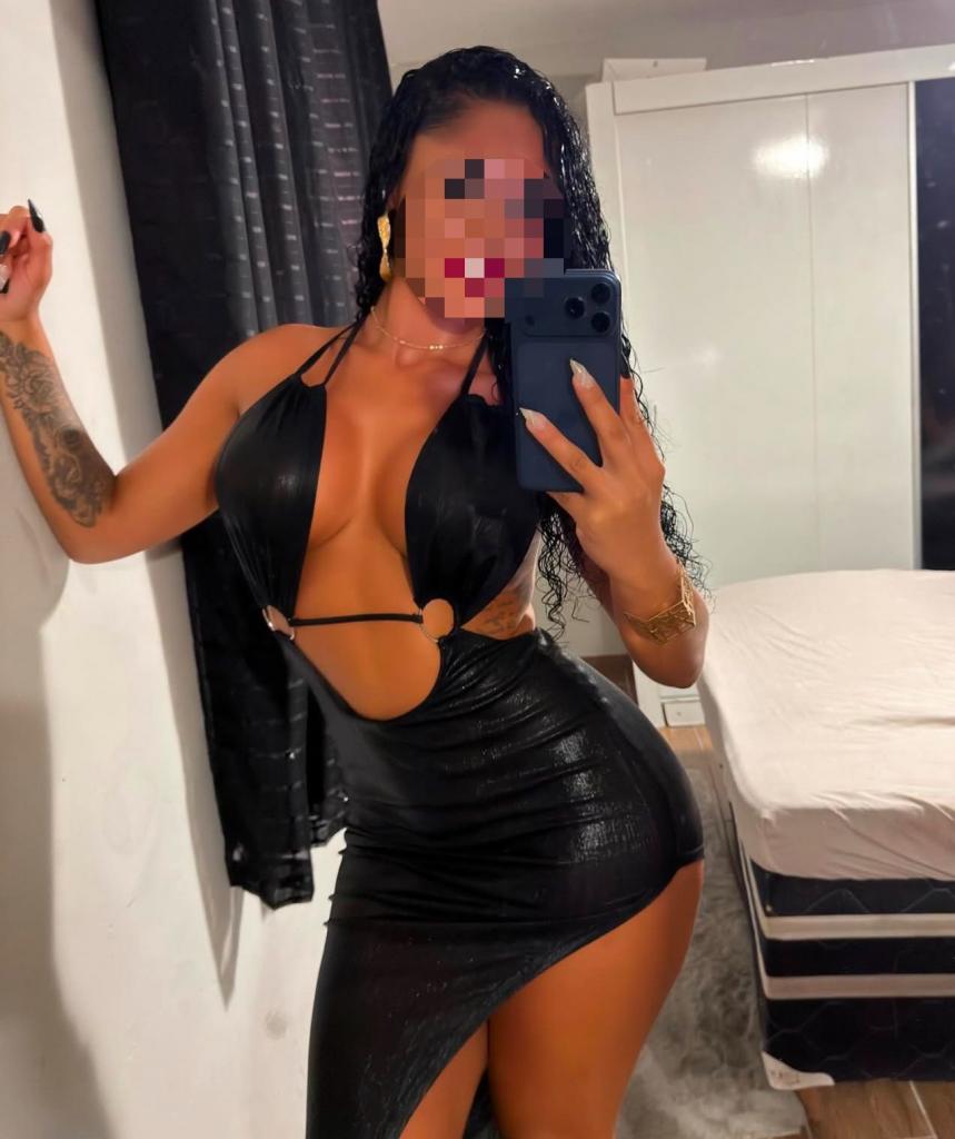 647681805: Chica busca chico en Barcelona