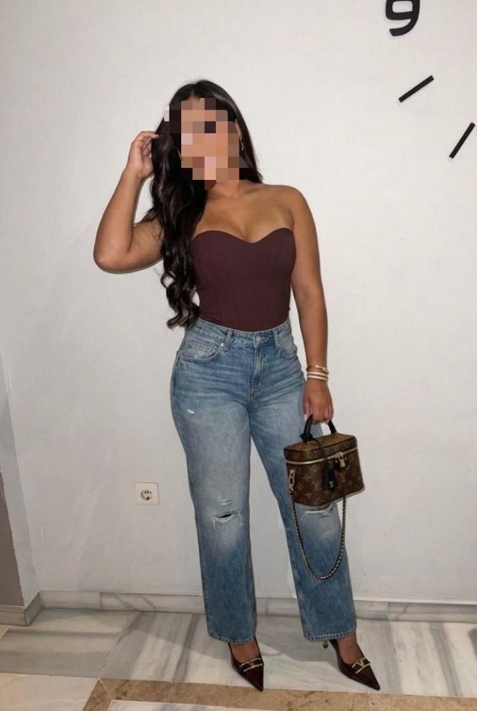 697624169: Chica busca chico en Málaga