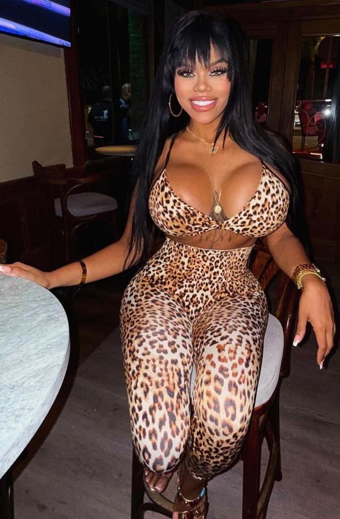 617560384: Chica busca chico en Málaga