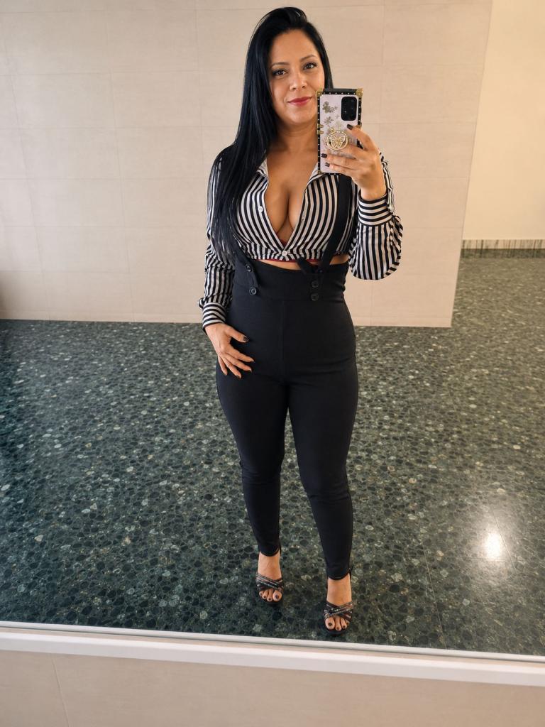631999467: Chica busca chico en Barcelona
