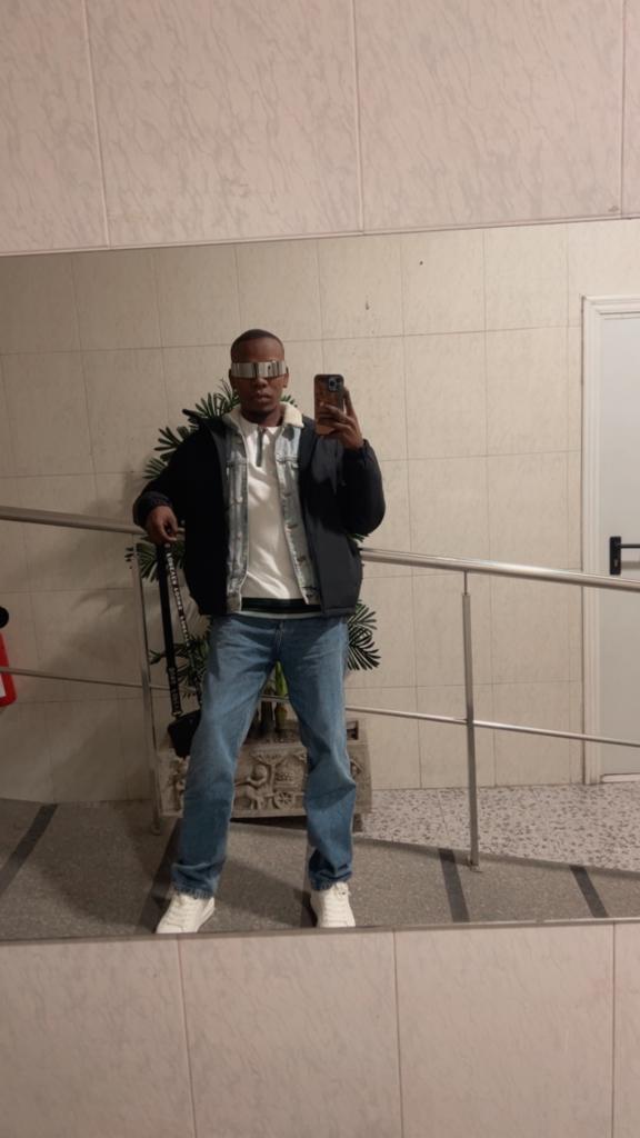658769059: Chico busca chica en Málaga