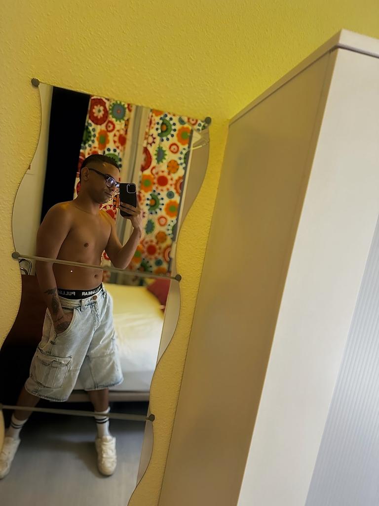 Chico busca chica en Granada: 