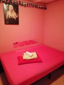 695486874: Chica busca chico en Barcelona
