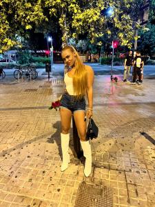 611894945: Chica busca chico en Orense