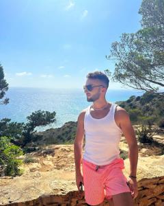 Chico busca chica en Ibiza: 