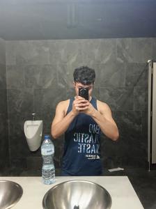 661809209: Chico busca chica en Barcelona