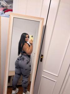 641225929: Chica busca chico en Sevilla