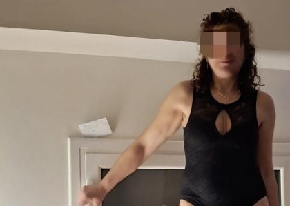 623381087: Chica busca chico en Gerona