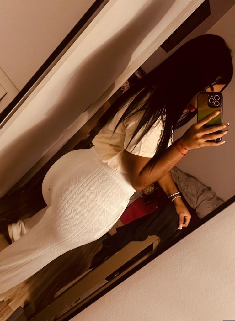 Chica busca chico en Almería: 