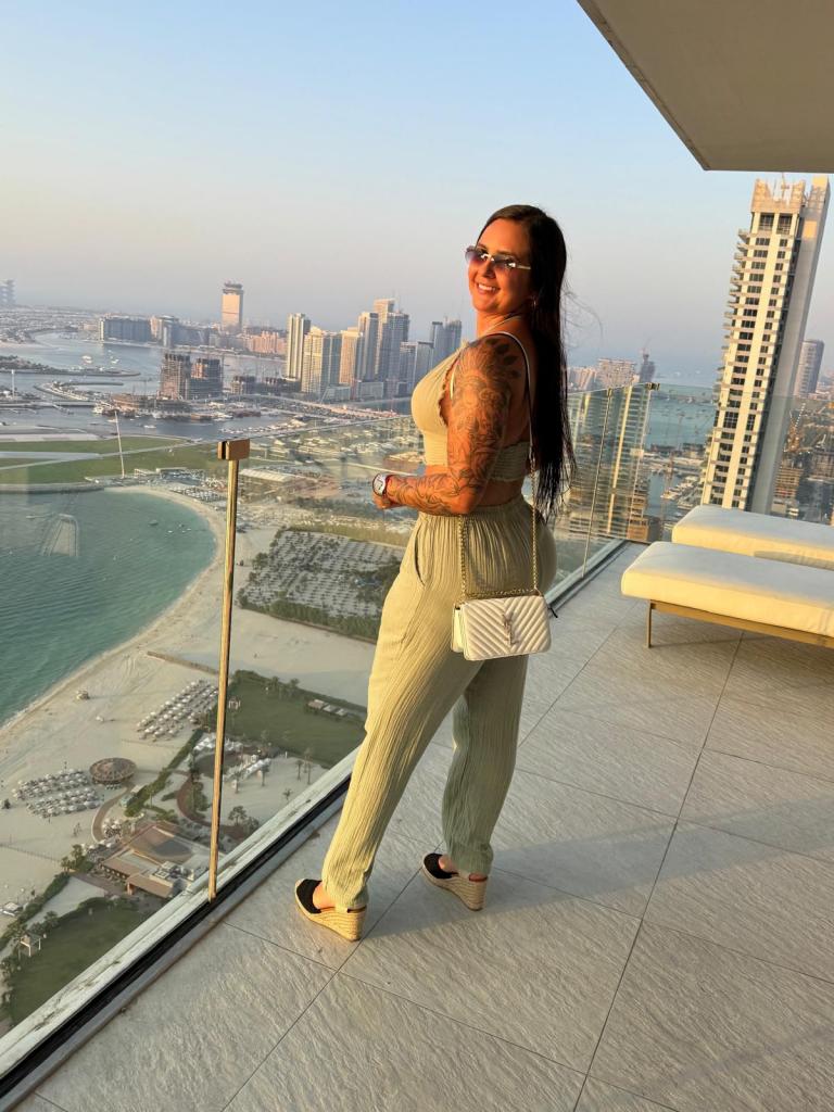 613964258: Chica busca chico en La Coruña