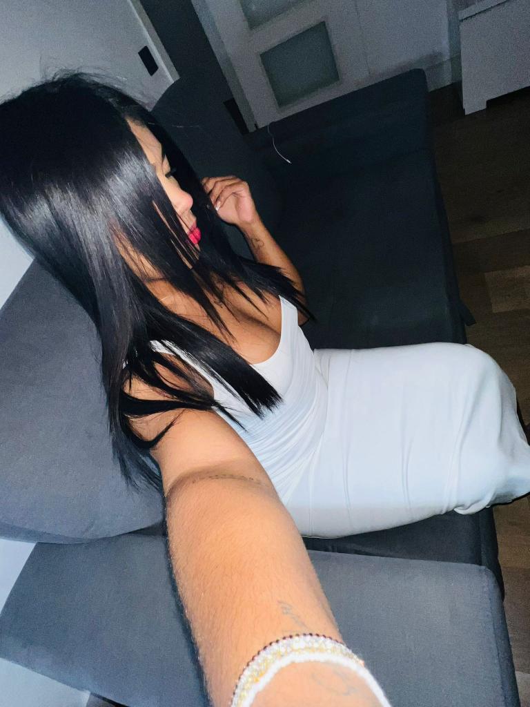 Chica busca chico en Almería: 