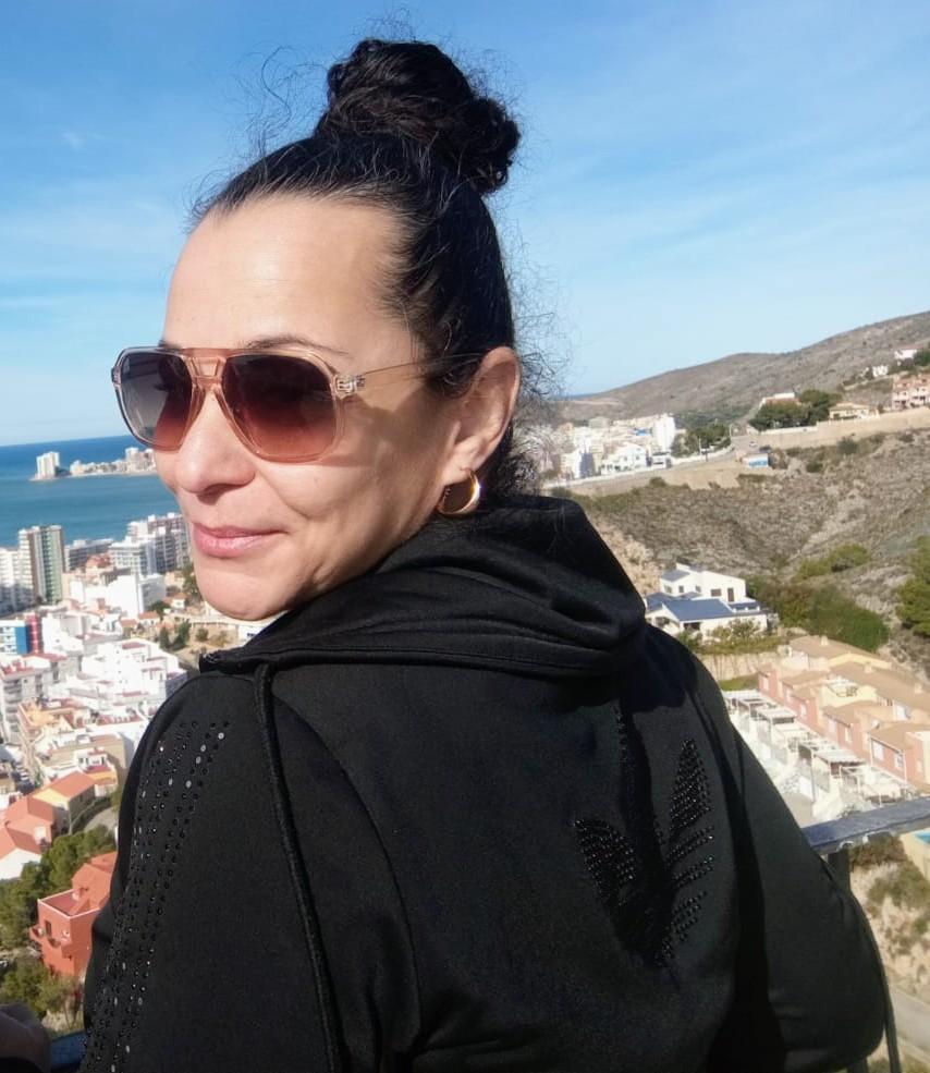 667605351: Chica busca chico en Valencia