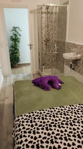 664446999: Chica busca chico en Madrid