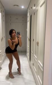 647261567: Chica busca chico en Barcelona