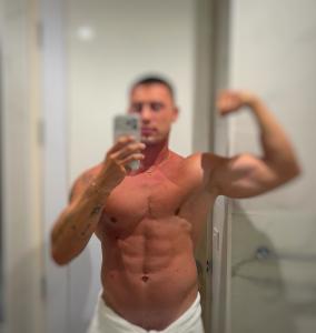 617690330: Chico busca chica en Granada