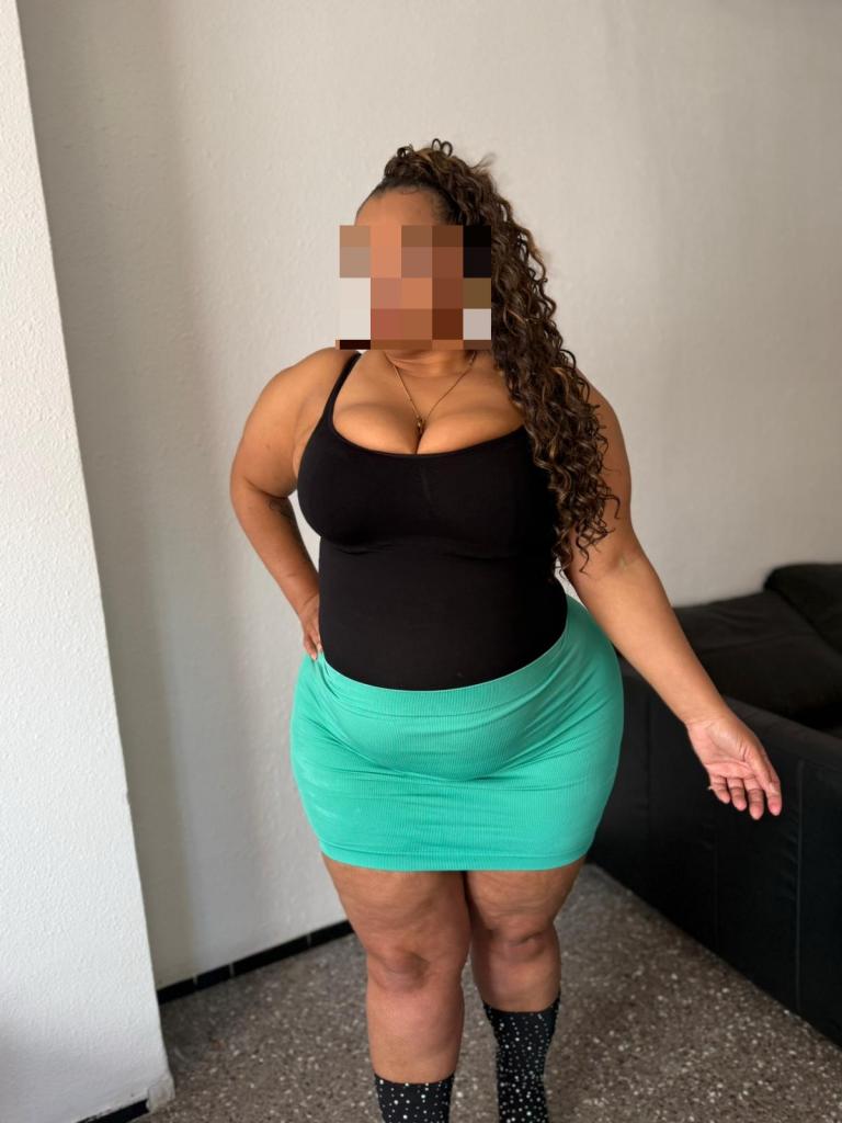 642957767: Chica busca chico en Barcelona