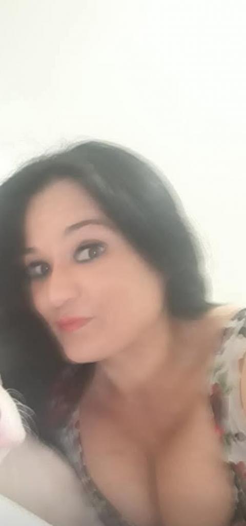 627174249: Chica busca chico en Sevilla