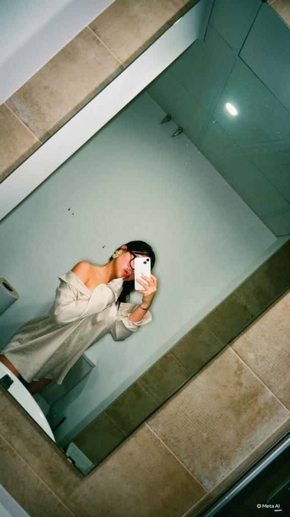 663438529: Chica busca chico en Sevilla