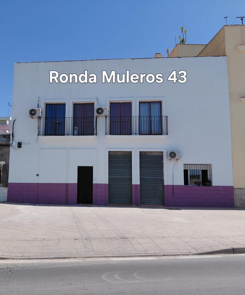 Chica busca chico en Cádiz: 