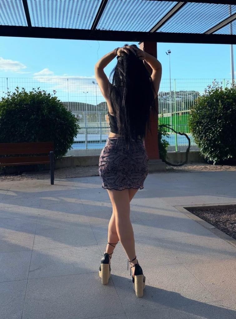 677642263: Chica busca chico en Madrid