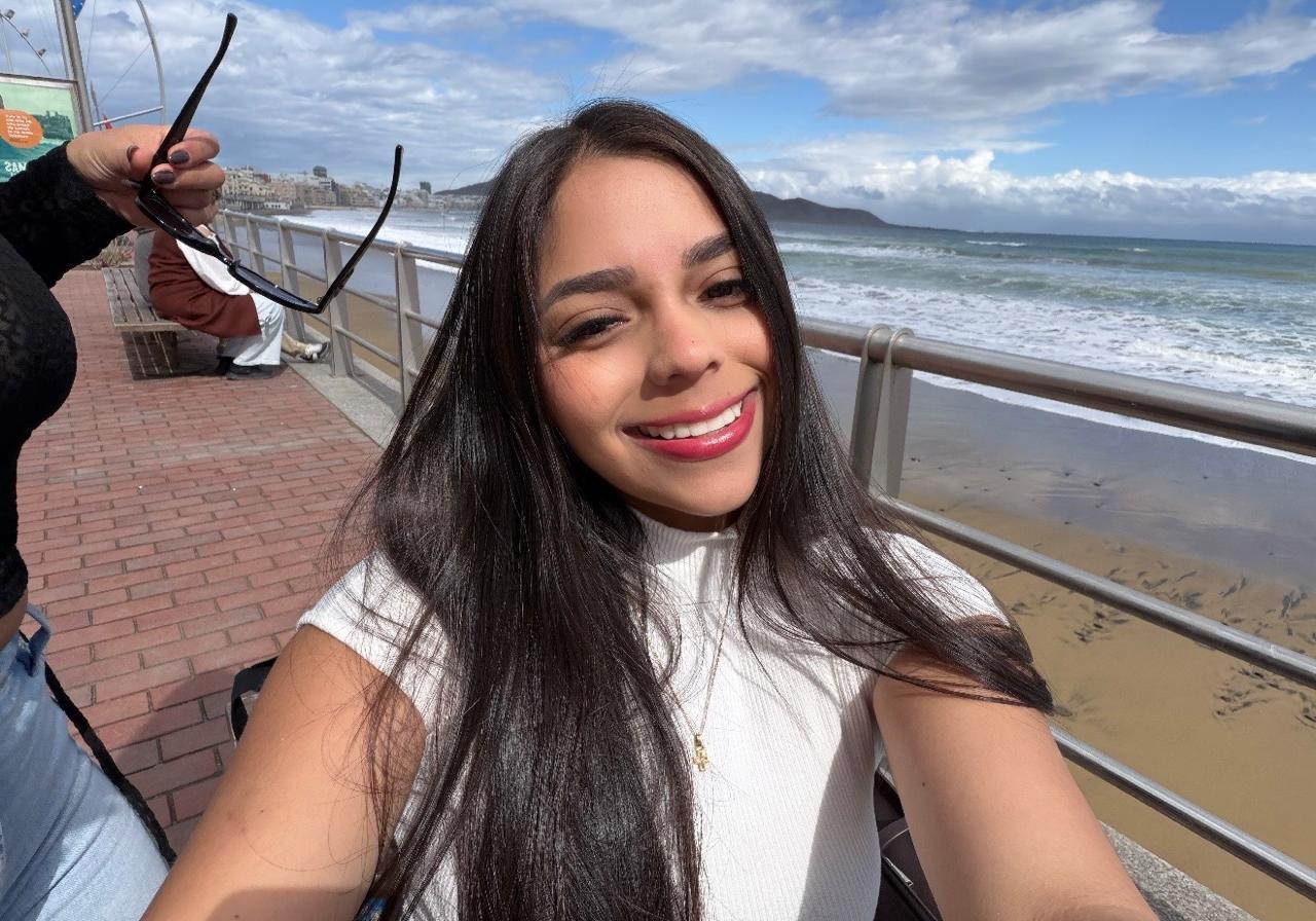 643075551: Chica busca chico en Ibiza