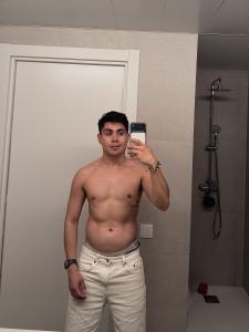 692543750: Chico busca chica en Barcelona