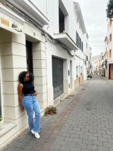 663847833: Chica busca chico en Menorca