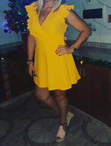 672993160: Chica busca chico en Gerona