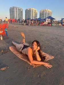 613767689: Chica busca chico en Cantabria