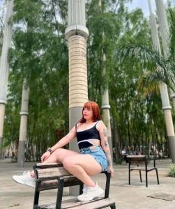 632581212: Chica busca chico en Gerona