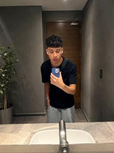 627043417: Chico busca chica en Barcelona