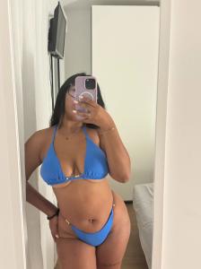 663468240: Chica busca chico en Sevilla