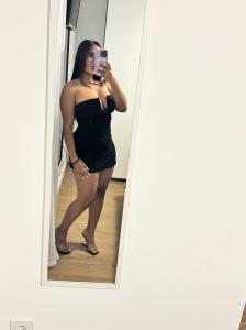 663468240: Chica busca chico en Sevilla