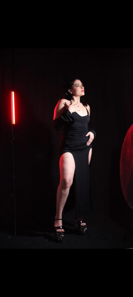 Chica busca chico en Alicante: Chica busca chico