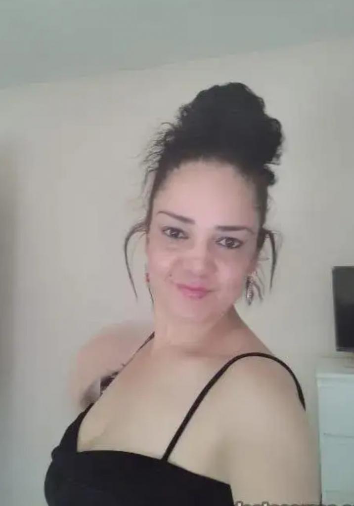 Chica busca chico en Ibiza: 