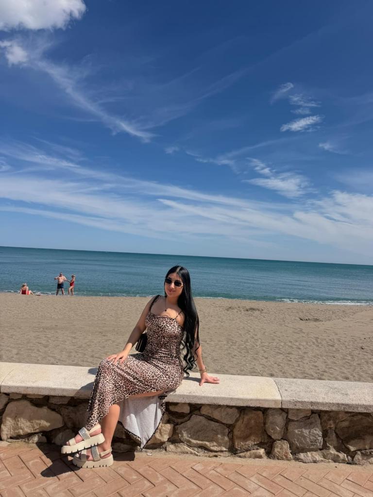 742088386: Chica busca chico en Valencia