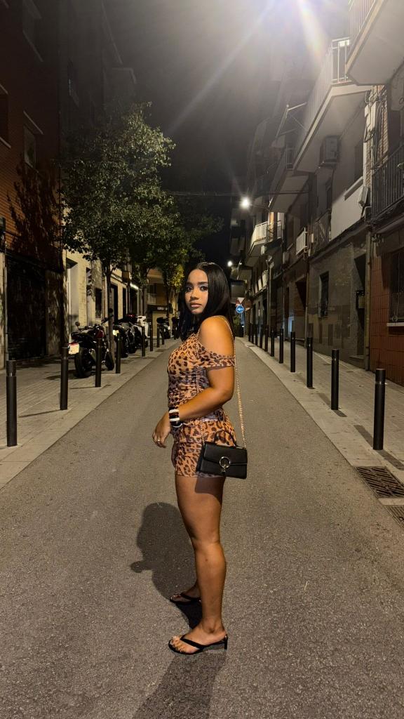 671299028: Chica busca chico en Barcelona